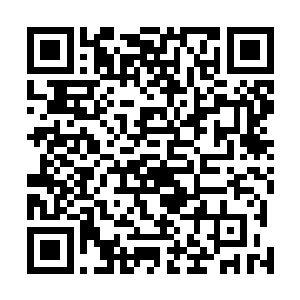 而站在台上的梁笑白还没从百多号人里面发现李川的身影二维码生成