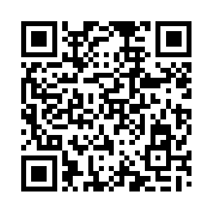 而素惜也飞快的递给她另一枚一样的二维码生成