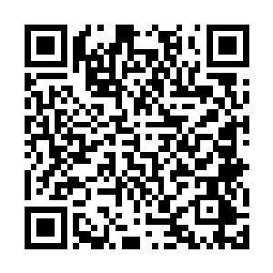 而被赵怡的话拉回神的Jack则上前为赵怡看着衣服二维码生成