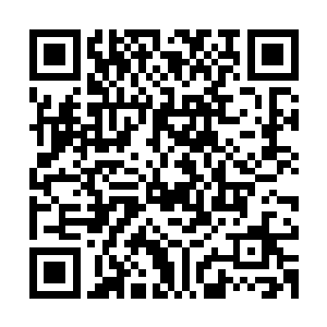 而贴身防守荣光的特温特球员则完全没想到荣光会用脚后跟踢球二维码生成