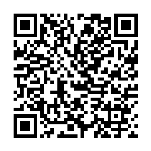 而这一路徐天涯使用千面无常变化出来的莫青并不说话二维码生成