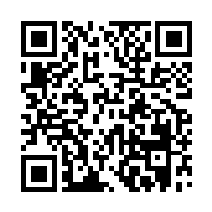 而这个人也是坐在一个奇怪的轮椅上面的二维码生成