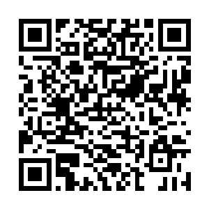 而这个时候丁林和赵淑英两个人站在了前面的位置二维码生成