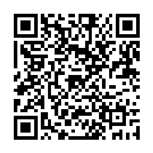 而这些水柱更是以一种非常奇特的方式形成了一片二维码生成