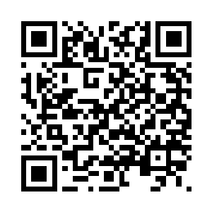 而那些原本跟他们谈笑风生的少女们二维码生成