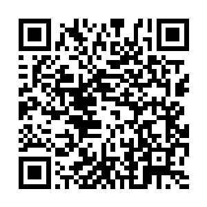 而那对从康斯坦丁那里弄来的双枪则插在大腿两侧二维码生成