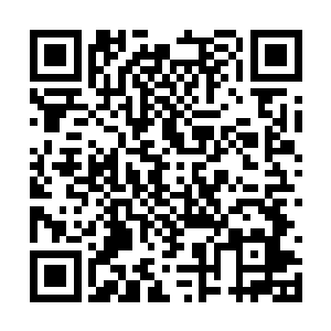 而那把昏晓错星辰也一闪之间错过了中年人的身体二维码生成