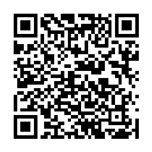 而那生机正是从这两个黑点中源源不断地泄了出来二维码生成