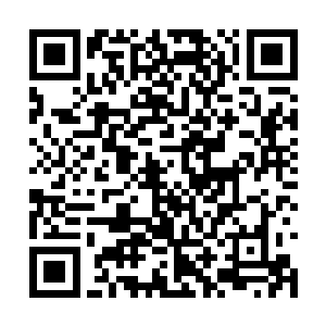 而雨果站在萧索风中的挺拔身躯看起来是如此消瘦二维码生成