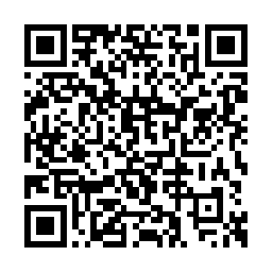 而高耸的两个宣礼塔就像撒旦两个长出去的眼睛二维码生成