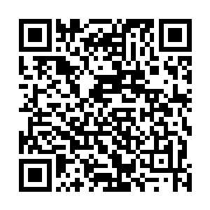 聂行空只能取出一万上品元晶和一百点飞天值交给曹青峰二维码生成