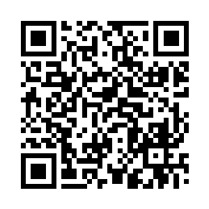 背对着那个散发出阵阵寒气的服务员二维码生成