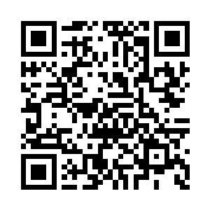 胖乎乎的小手正抓着流云的一缕长发把玩着二维码生成
