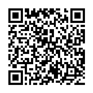 胡龙他们几个都已经端着饭站起来准备去找其他的桌子了二维码生成