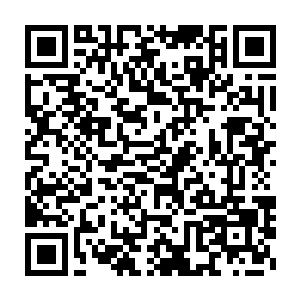 脖子上就多了只有力的手臂桎梏――她竟被他反手压在对面的墙壁上二维码生成