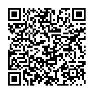 脖子上飞洒的鲜血滴落到了奔跑中那个战士的背上软甲的缝隙之中二维码生成