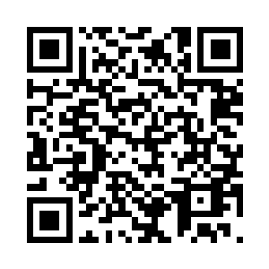 脚上的鞋仍旧是从家里拿出来的布鞋二维码生成