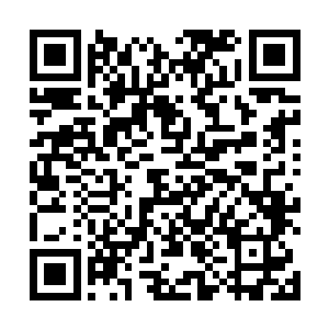 脚步稍微有点匆忙的向着庄园之中的一处僻静之所走去二维码生成