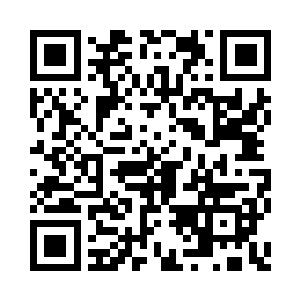 脚趾头染成了象征着深邃和神秘的浓黑二维码生成