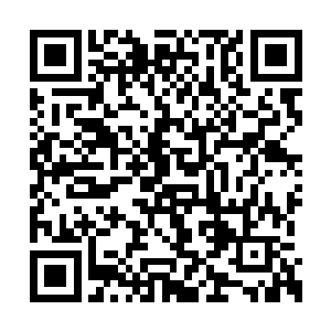 脱颖而出拿到了自己的第一座格莱美金唱片奖杯二维码生成