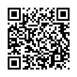 脸上也露出了一抹嘲弄和怀念的表情二维码生成