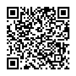 脸上带着一股儿疲惫之色的钱富裕匆匆的从车上走了下来二维码生成