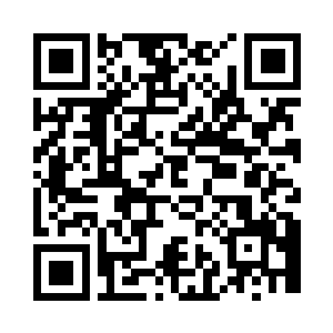 脸上带着微笑的望向了前面的白人男子二维码生成