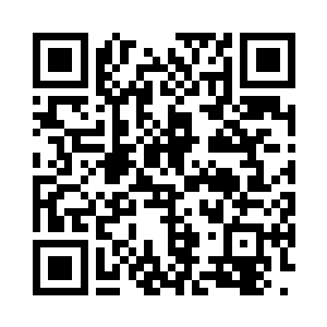 脸上有点松弛的皮肤被强风吹得一浪一浪得二维码生成