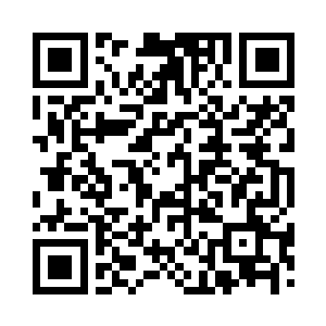 脸色有些异样的看着站在她前面的三个男子二维码生成