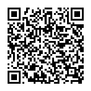 自从登上家族教父宝座后多年的奢糜生活并没有让他的反应变得迟钝二维码生成