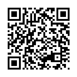 自动的搬过男人的大手往自己伸手摸二维码生成