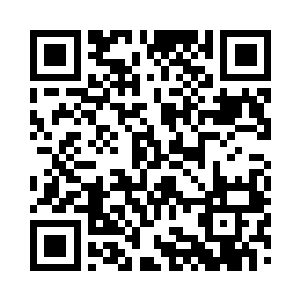 自己粗壮的脖子也被一双藕臂紧紧的环住二维码生成