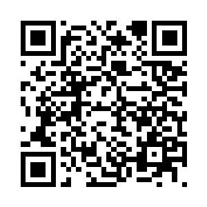 自己随即也单手抓住了直升机门框后二维码生成