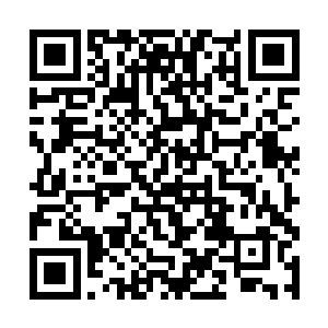 自顾自的从腰上解下来一个直径足有半米的巨大酒瓶二维码生成