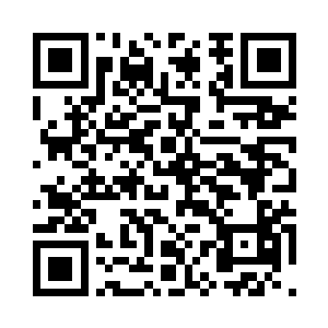 臭着一张小脸把书袋往柜台后边一搁二维码生成