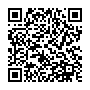 至于向外传有关名剑山庄老庄主与明二小姐在魔宫受折磨的消息二维码生成