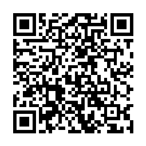 至少第一次两个人待在一起会感觉这般的手足无措二维码生成