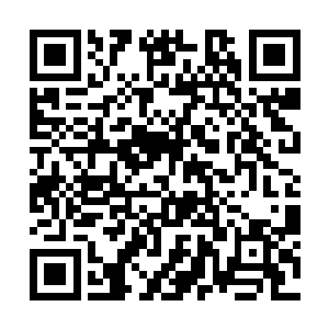 舞台上爬上高高的试跳台和刑场上被押送着上绞刑台二维码生成