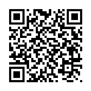 舞台当中的女子也随之舞动了起来二维码生成