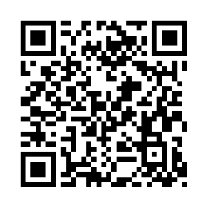 舱门一开悬梯一放下首先出来的就是理查德二维码生成