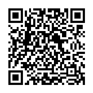 船上的众人都纷纷地挥动着手中的长剑拨打着激射而来的长箭二维码生成