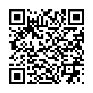 艰难的穿梭在两人交手产生的余波中二维码生成