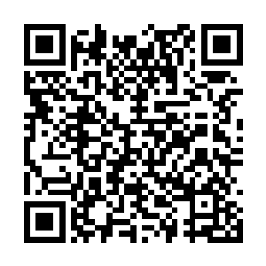 色泽或明或暗的空灵晶仿佛不值钱似的镶嵌在一旁二维码生成