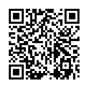 艾卓曼德指着溪流旁石壁的一处凹陷建议道二维码生成