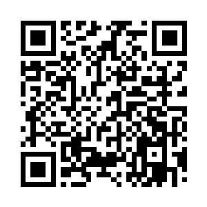 艾柒无比戒备地看着朱珠和杨夏冰三个二维码生成