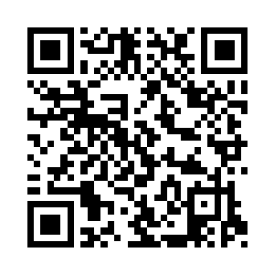 芮阁不慌不忙地走到阮荷黎身边的椅子上坐下二维码生成