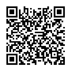 花久久没有注意到而是专心的扶着女孩走到沙发边二维码生成