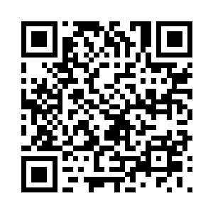 花园里一个正扫落叶的佝偻老仆闻声转过头二维码生成