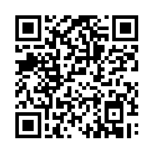 花无俊和花无轩环着胸还在好整以暇的看着她二维码生成