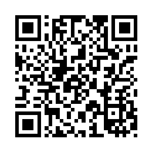 苏嫣注意到有一个穿着紫红色双蝶缠腰裙衫二维码生成